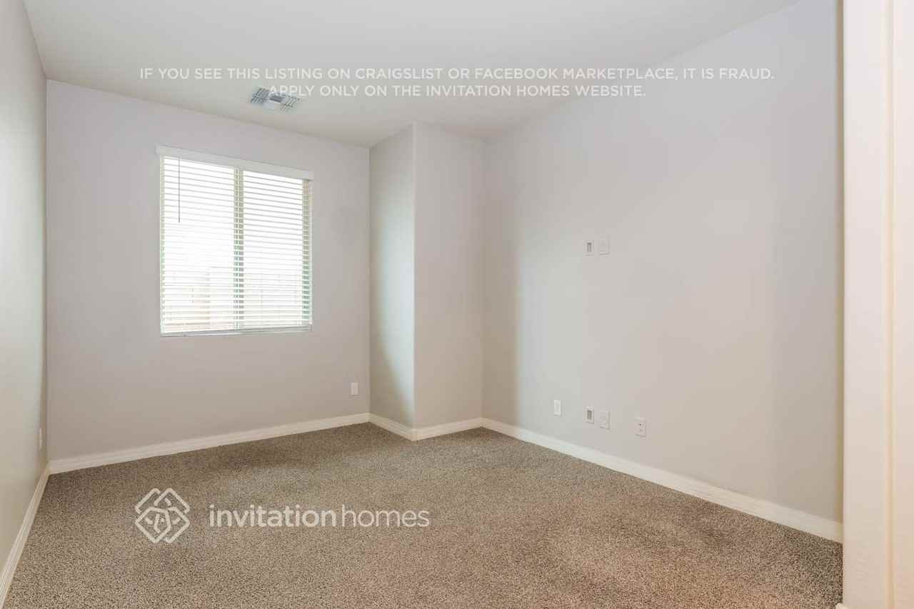 19638 W Turney Ave - Photo 3 of 17