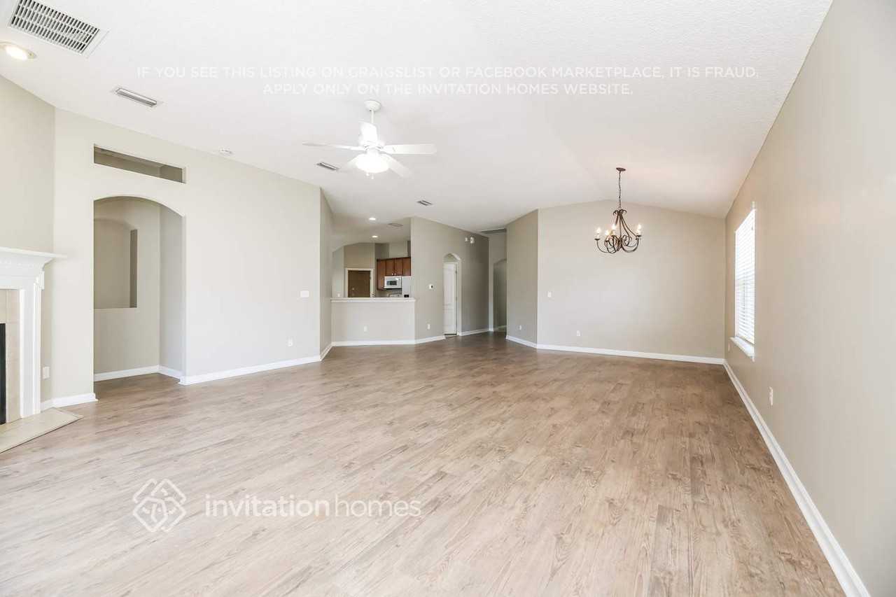 3675 Blue Wing Ct - Photo 4 of 17