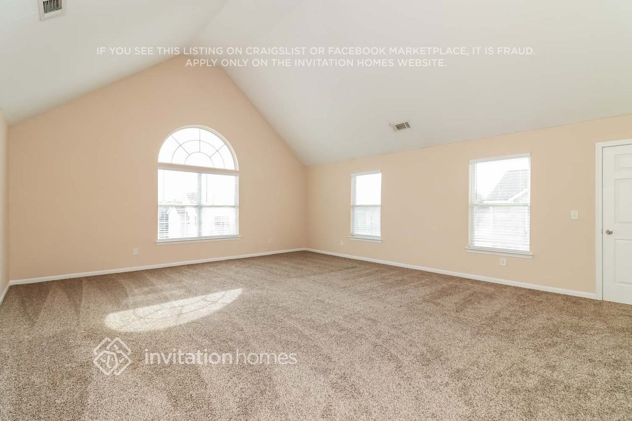 49 Fieldstone Dr - Photo 7 of 17