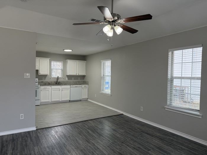 1926 Bayside St - Photo 2 of 18