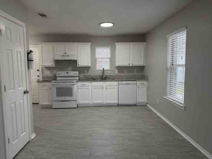 1926 Bayside St - Photo 3 of 18