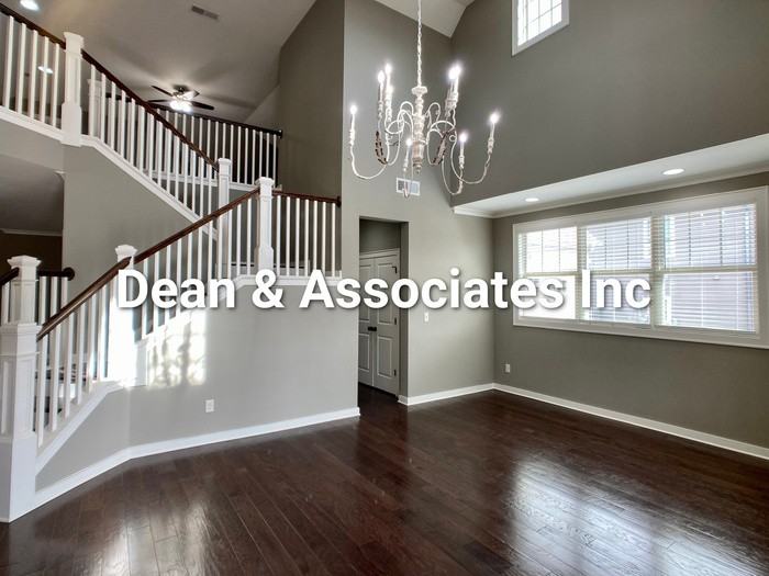 472 Lake Chelsea Way - Photo 3 of 19