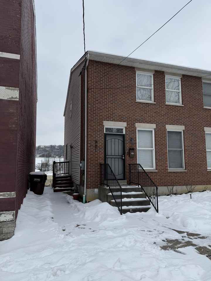 921 Philadelphia St #921 - Photo 7 of 15