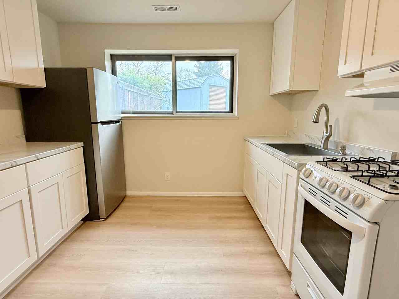 7755 W Pinewood Cir #B - Photo 4 of 12