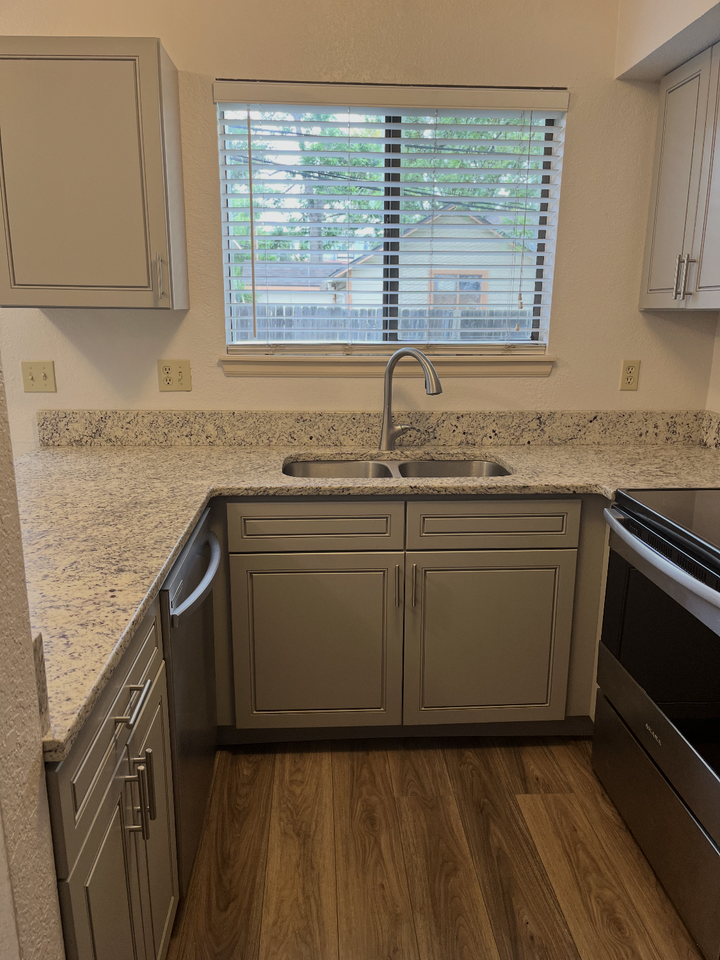 Columbine Ln #5273 - Photo 2 of 8