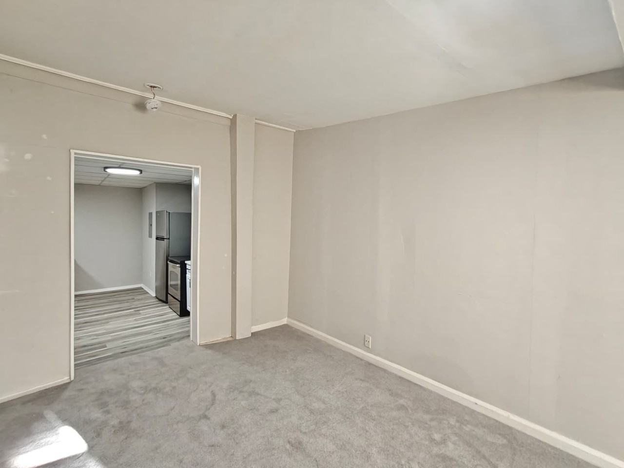 132 S Woodlawn Ave #2 - Photo 2 of 6