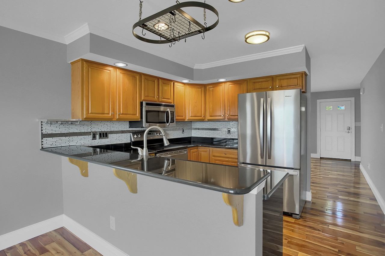 9 Lenox Ct #NA - Photo 6 of 24