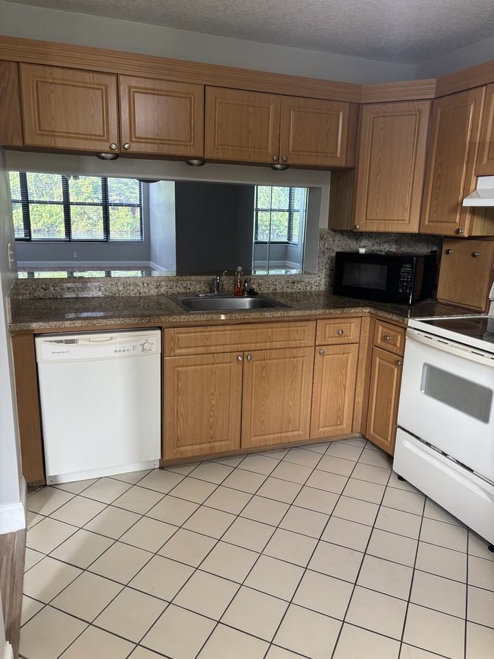 2660 Carambola Cir N #B105 - Photo 5 of 34