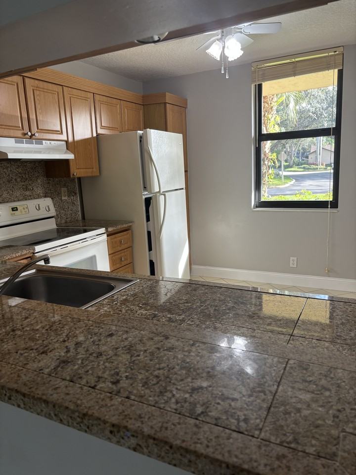 2660 Carambola Cir N #B105 - Photo 7 of 34