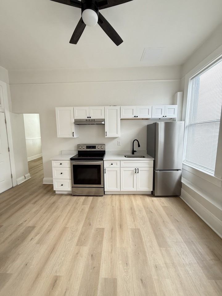 100 E Tarpon Ave #7 - Photo 2 of 10