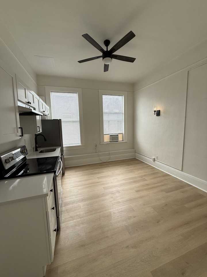 100 E Tarpon Ave #7 - Photo 4 of 10