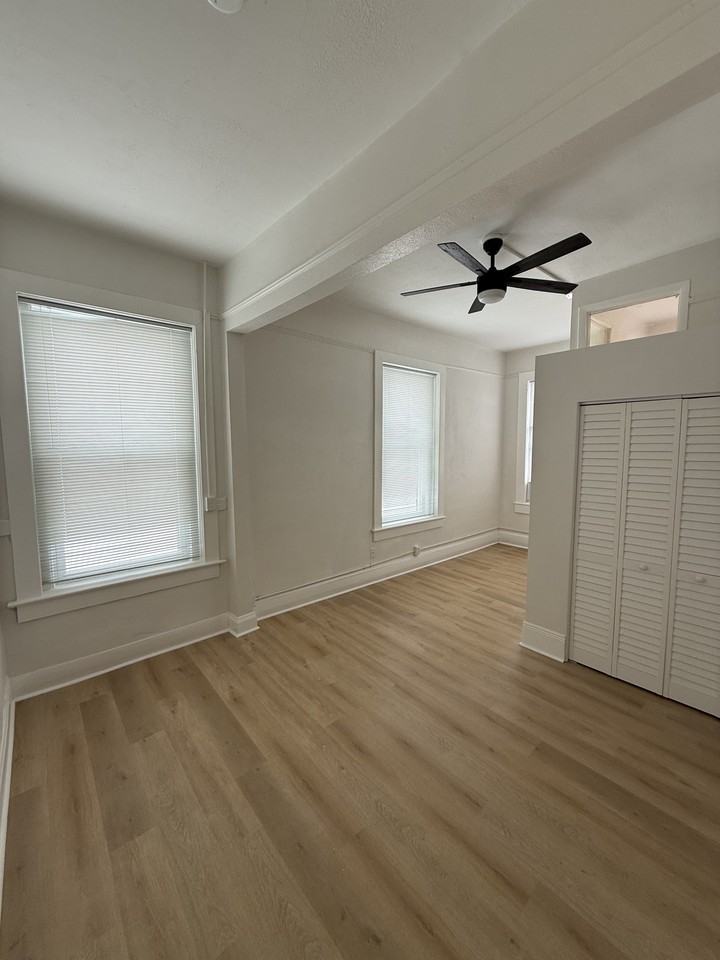 100 E Tarpon Ave #7 - Photo 6 of 10