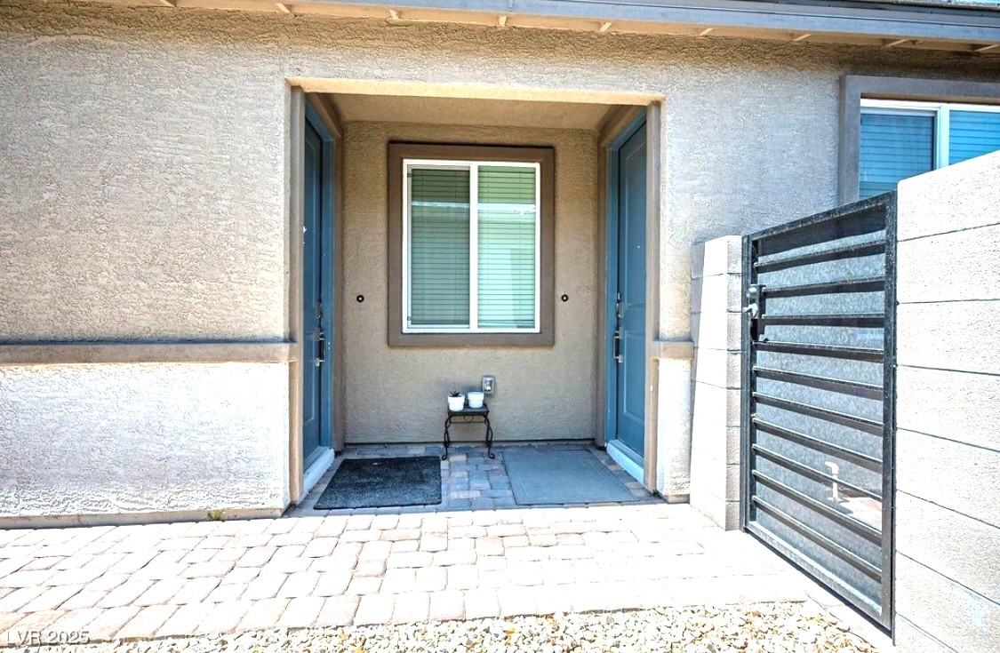 9740 Redwood Cascade St - Photo 2 of 20