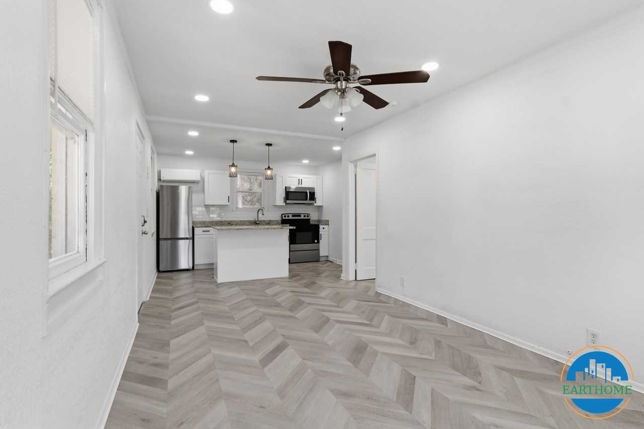 730 E Hanlon St #A - Photo 3 of 24