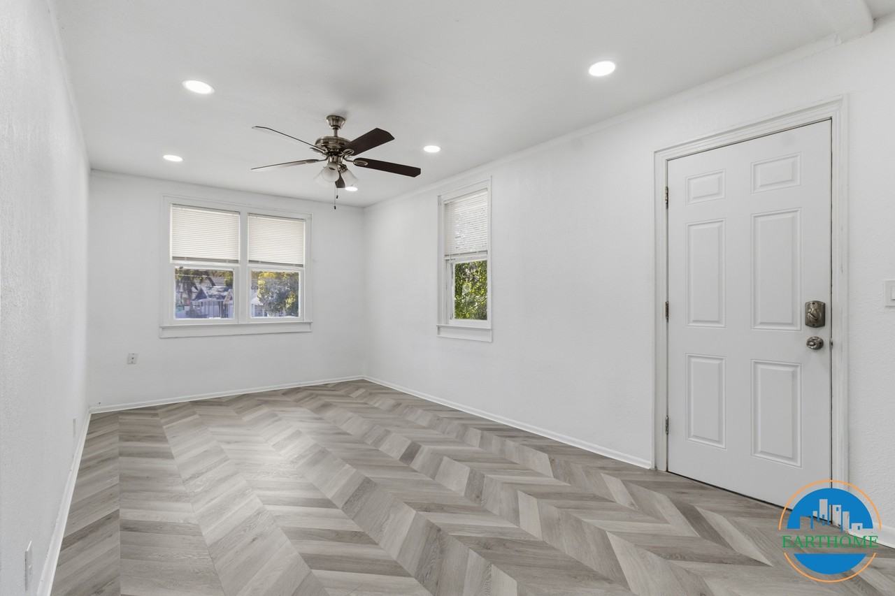 730 E Hanlon St #A - Photo 4 of 24