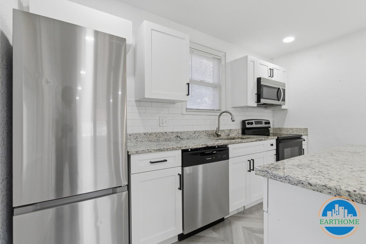 730 E Hanlon St #A - Photo 7 of 24