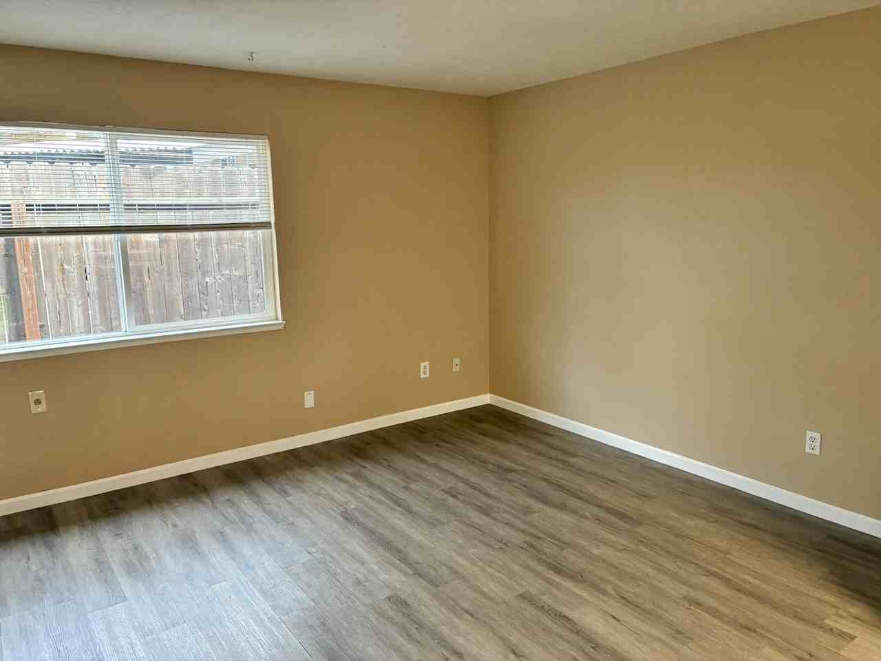 225 Tahoe Ave #D - Photo 2 of 13