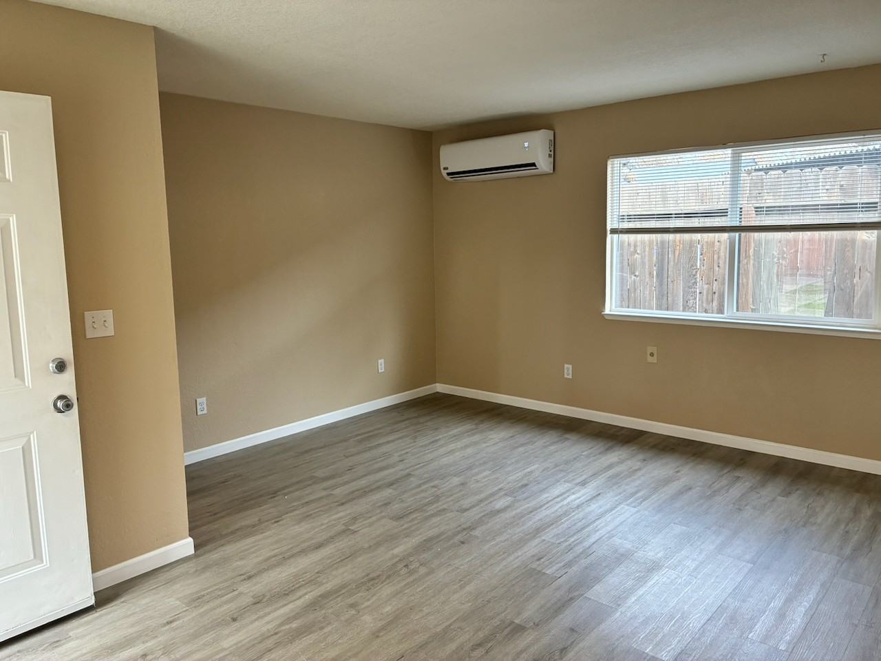 225 Tahoe Ave #D - Photo 3 of 13