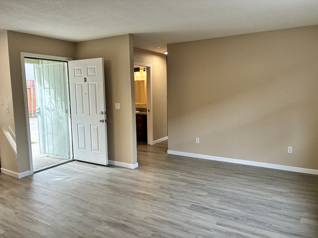 225 Tahoe Ave #D - Photo 4 of 13