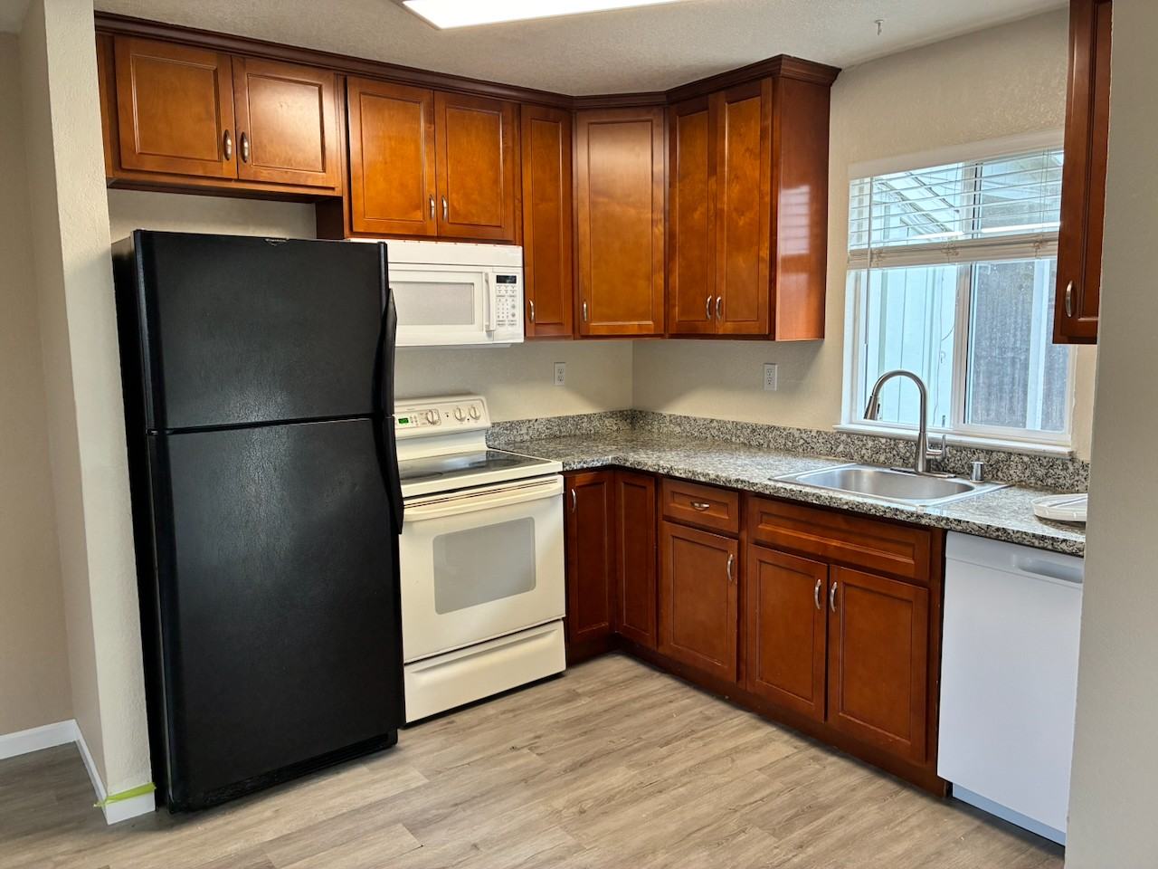 225 Tahoe Ave #D - Photo 5 of 13