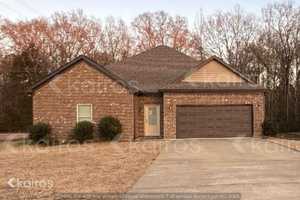 featured image of 633 White Oak Cir