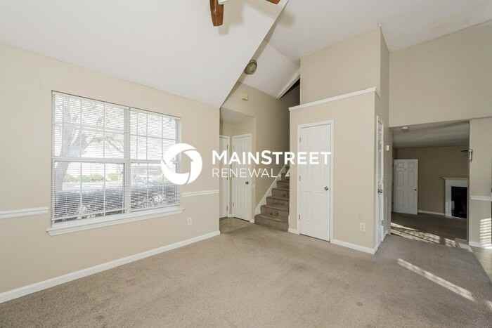 4290 Ward Bluff Ct - Photo 3 of 15