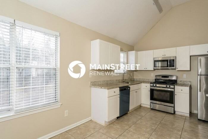 4290 Ward Bluff Ct - Photo 4 of 15