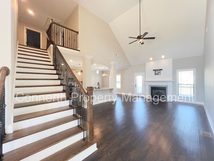 1249 Upland Ter - Photo 4 of 48