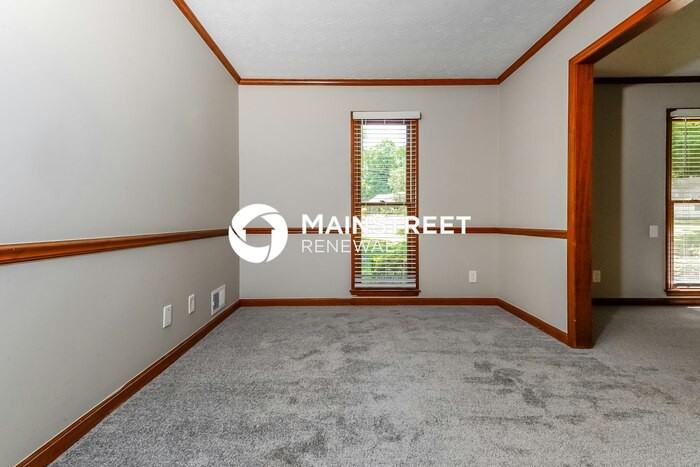 3445 Colony Dr - Photo 4 of 17