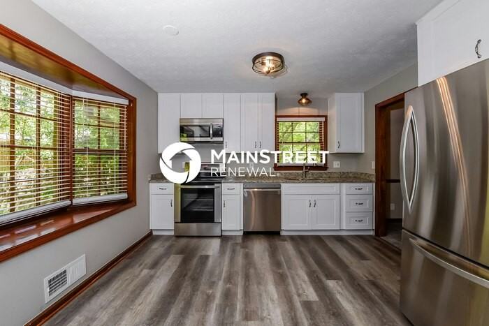 3445 Colony Dr - Photo 5 of 17