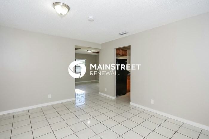 4977 Sw 11th Pl - Photo 5 of 16