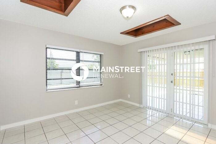 4977 Sw 11th Pl - Photo 6 of 16