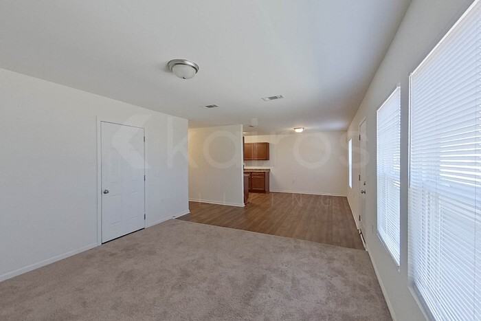 924 Sanford Ln - Photo 5 of 26