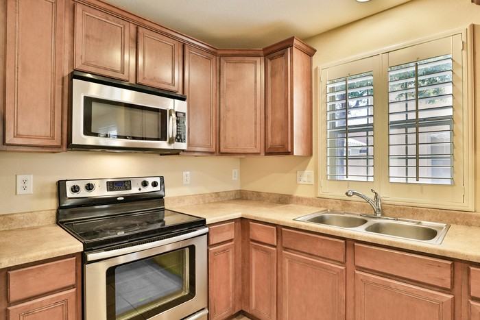 1852 S Seton Ave - Photo 5 of 36