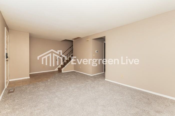 8810 Foxgate Ct - Photo 3 of 15