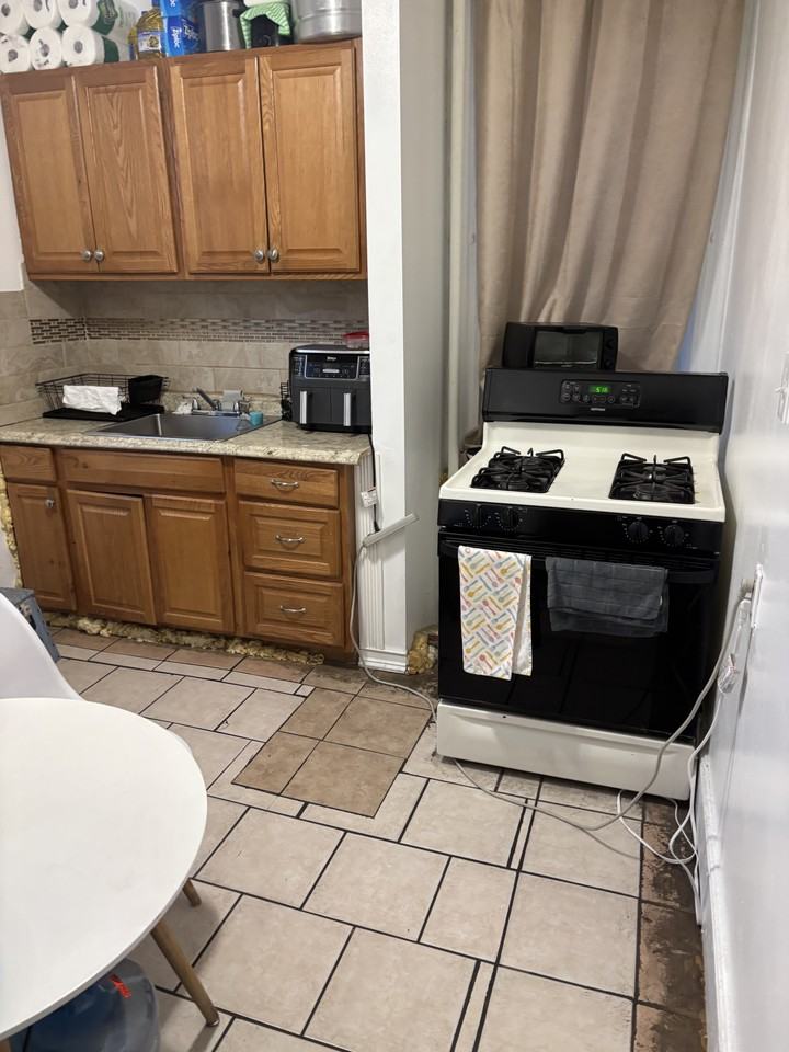 30 Livingston Ave #2ndFL - Photo 3 of 7