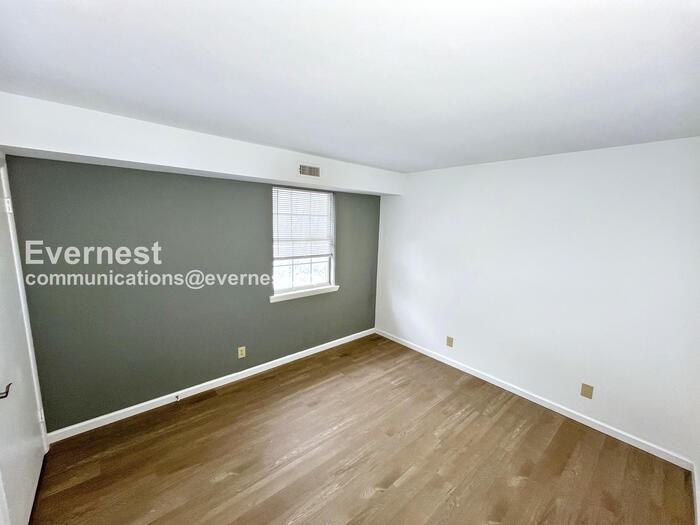 12802 N Cresap St #A - Photo 6 of 8