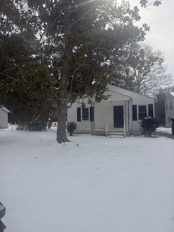 1409 John Ave - Photo 2 of 11