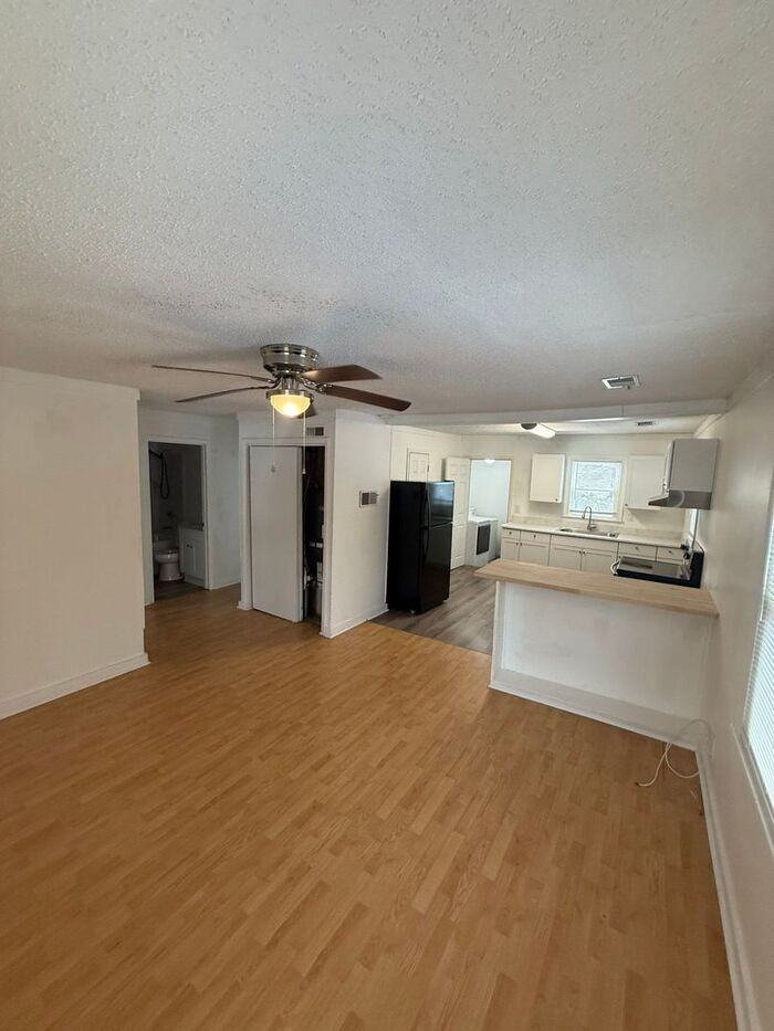 1409 John Ave - Photo 3 of 11