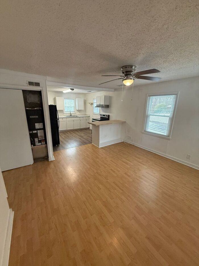 1409 John Ave - Photo 4 of 11