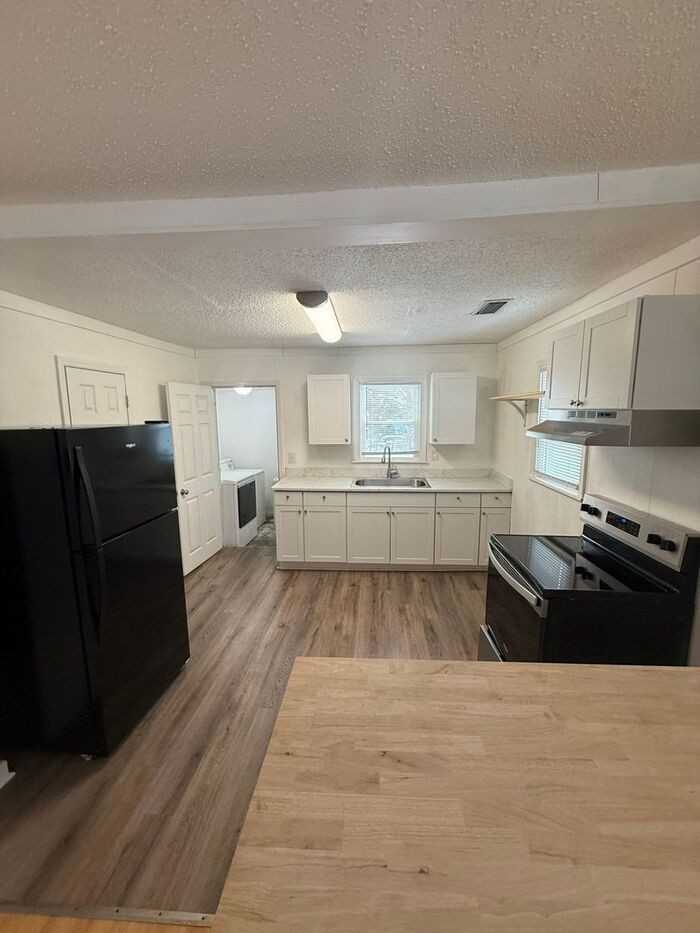 1409 John Ave - Photo 7 of 11