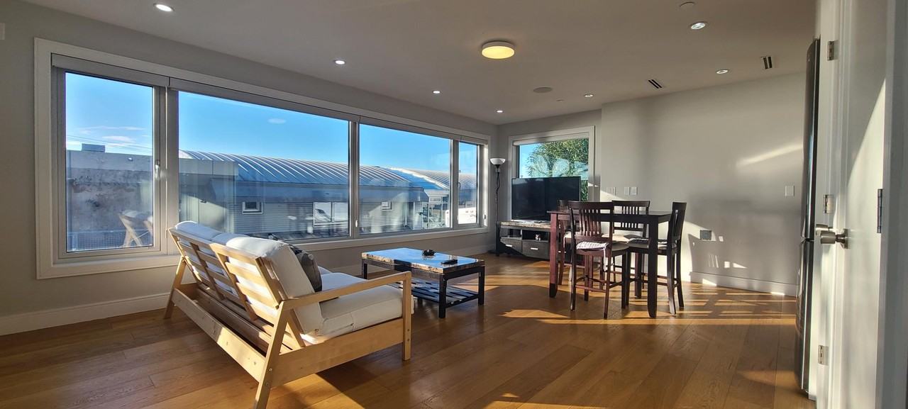 15098 Victoria Avenue - Photo 3 of 17