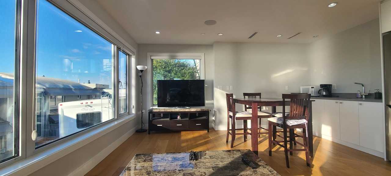 15098 Victoria Avenue - Photo 5 of 17