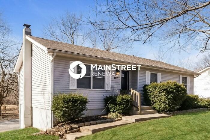 1702 Ne White Dr - Photo 2 of 19