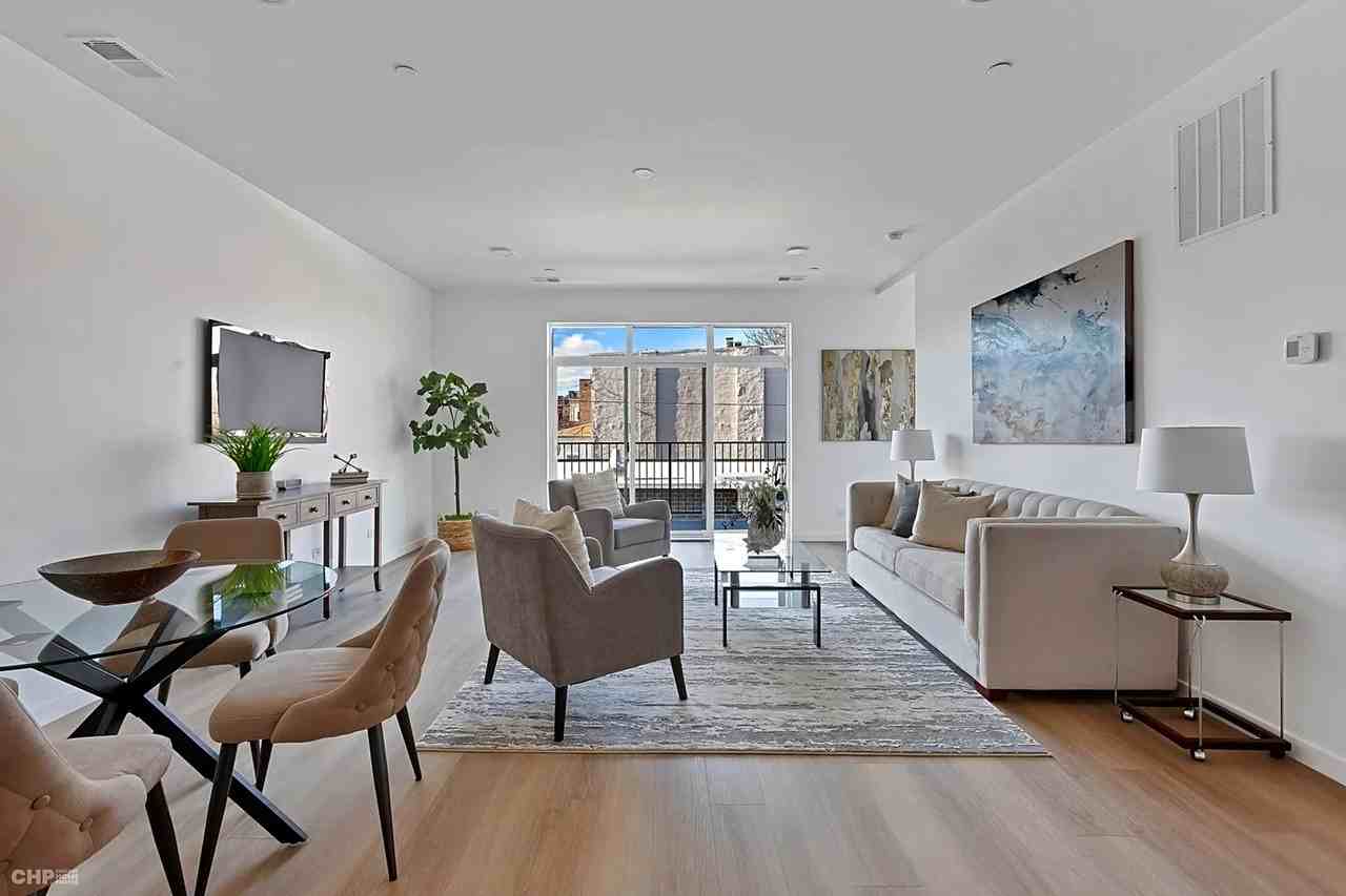 204 S Leavitt St #201 - Photo 4 of 19