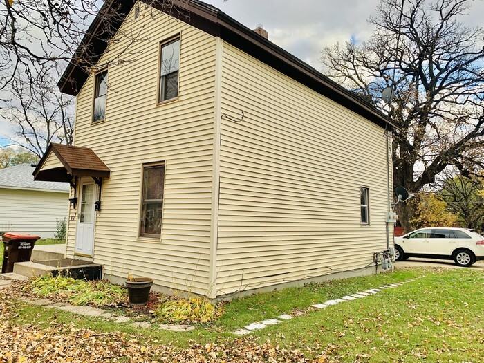 551 6th St W #1 - Photo 2 of 16