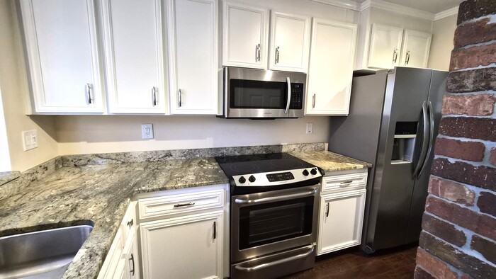 900 N Main St - Photo 4 of 19