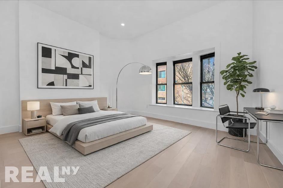 8th Ave #2R - Photo 4 of 10