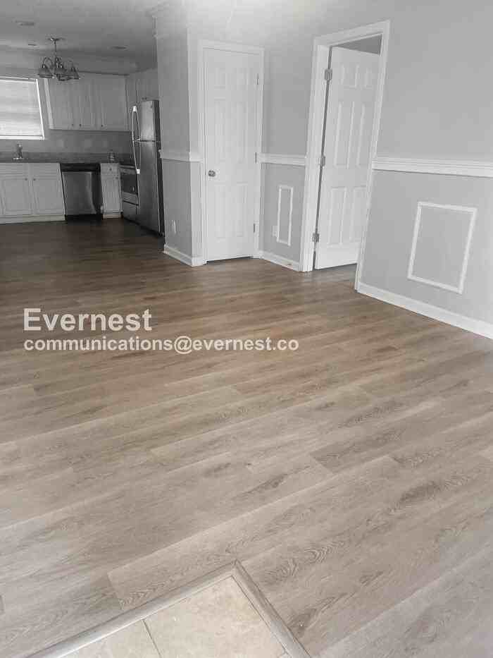 3221 Lasalle St - Photo 3 of 14