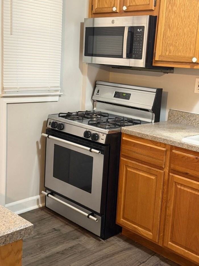 1917 Wareham Rd - Photo 3 of 10